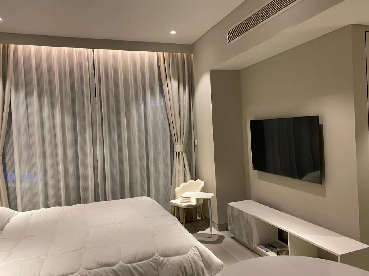 Superior Dubai Marina Studio Apartment With Fascinating Marina And Dubai Eye Views